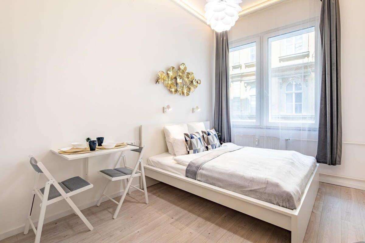 Ultra Central - New - Comfy Studio Будапешт Екстер'єр фото